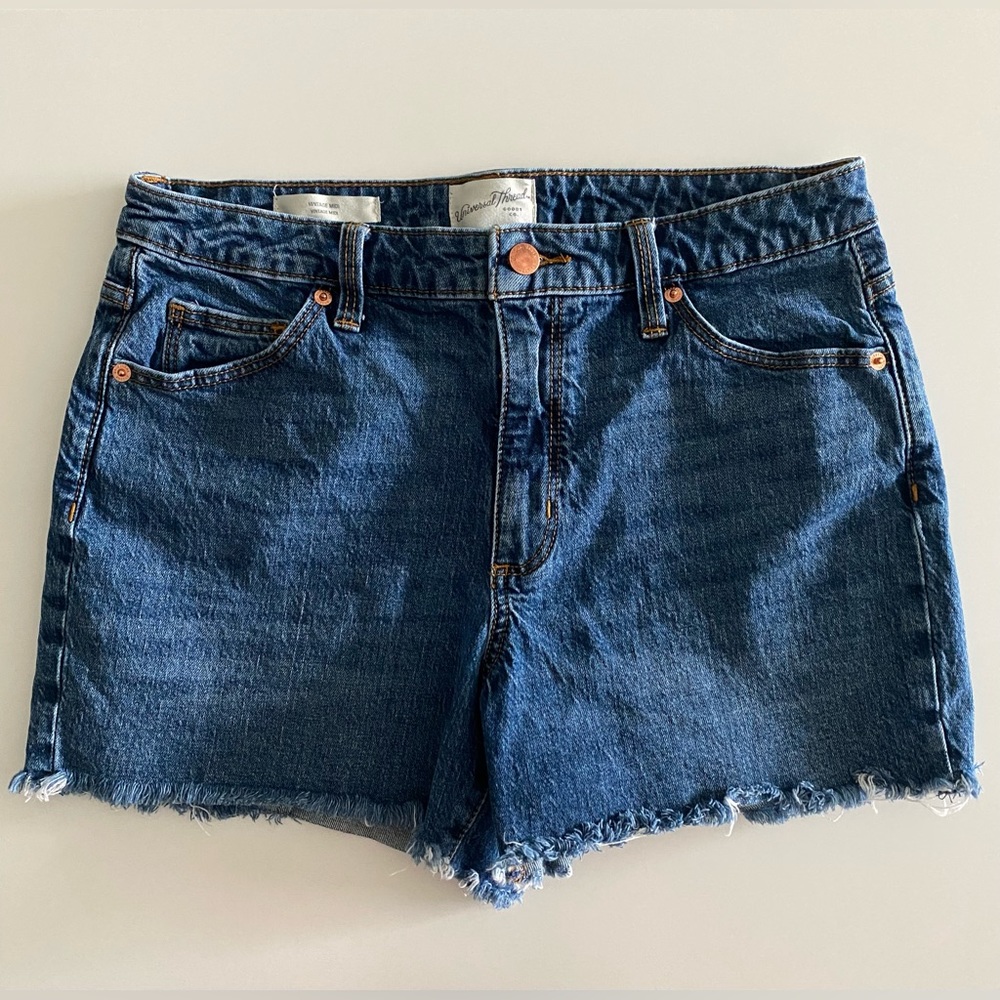 Universal Thread Women's Vintage Midi Jean Shorts Size 10